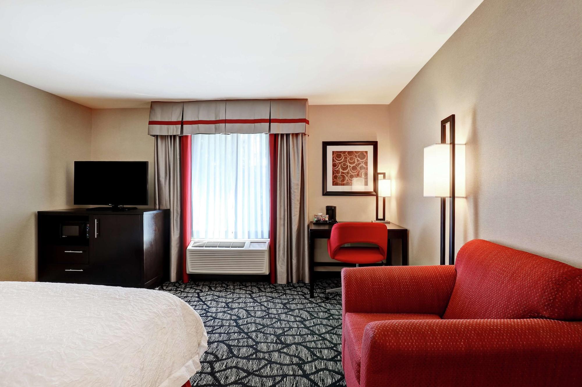 Hampton Inn By Hilton Чилиуак Екстериор снимка