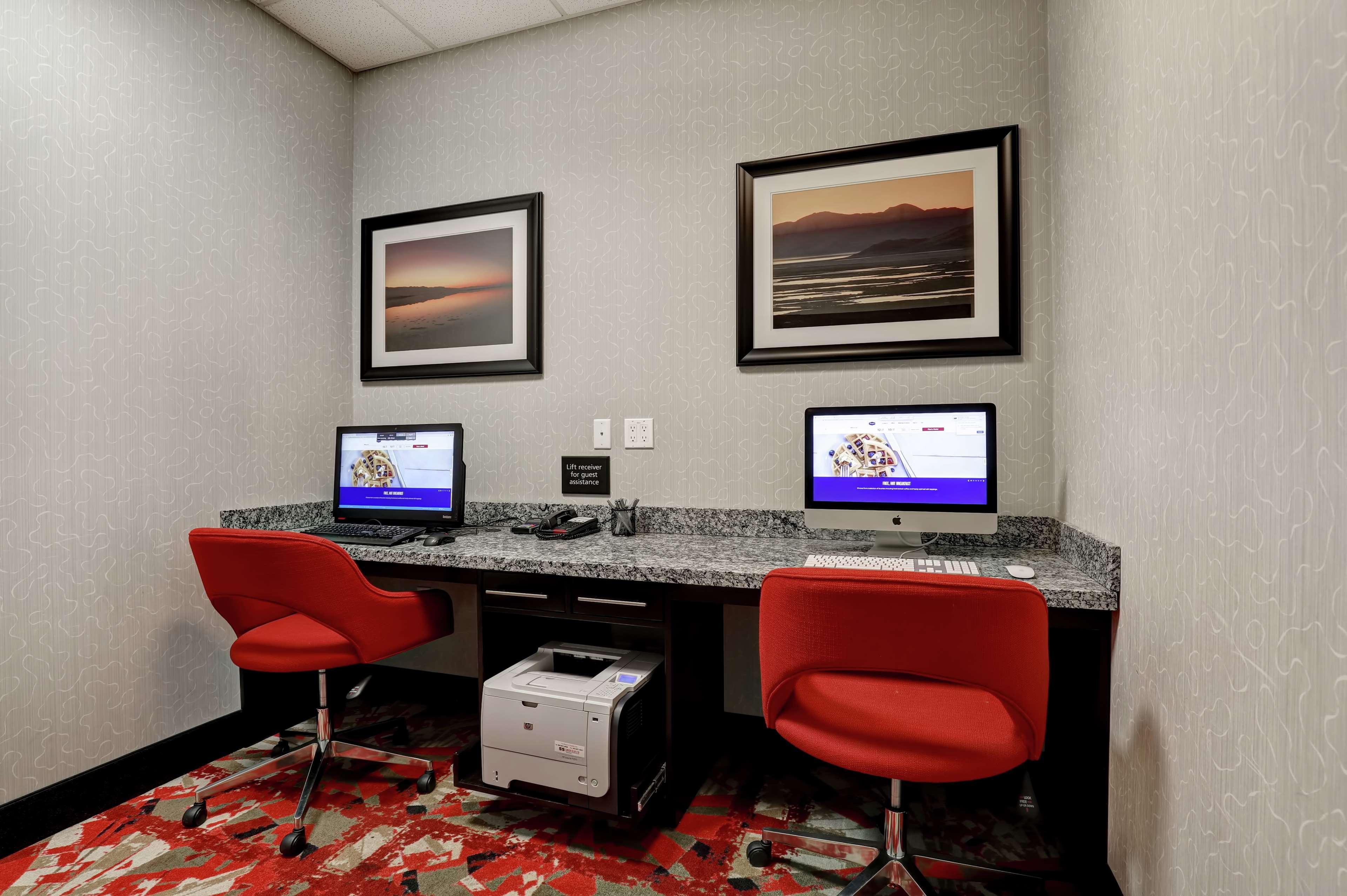 Hampton Inn By Hilton Чилиуак Екстериор снимка