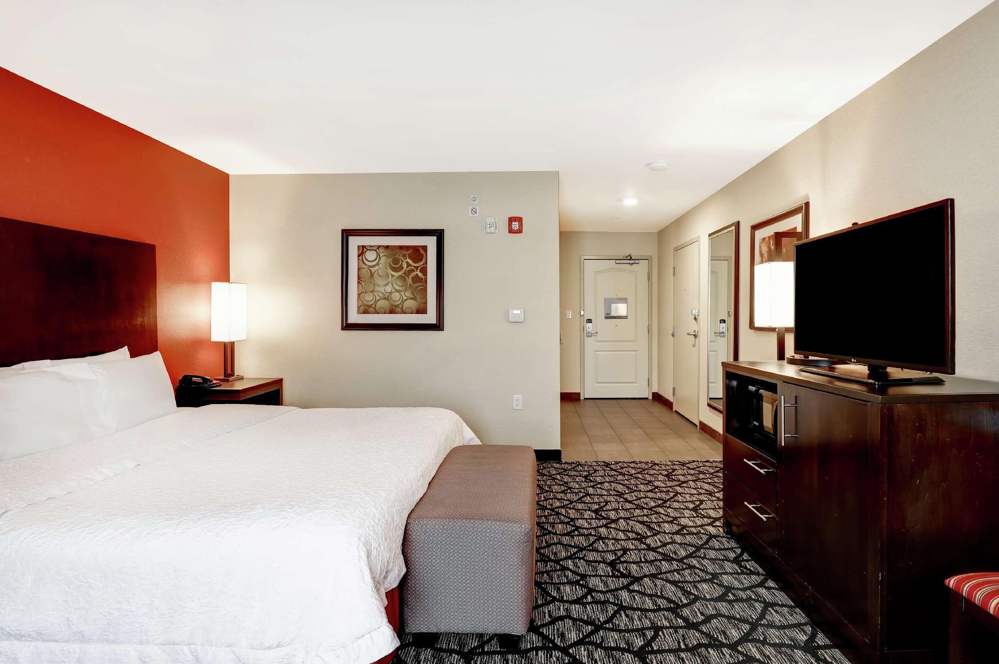 Hampton Inn By Hilton Чилиуак Екстериор снимка