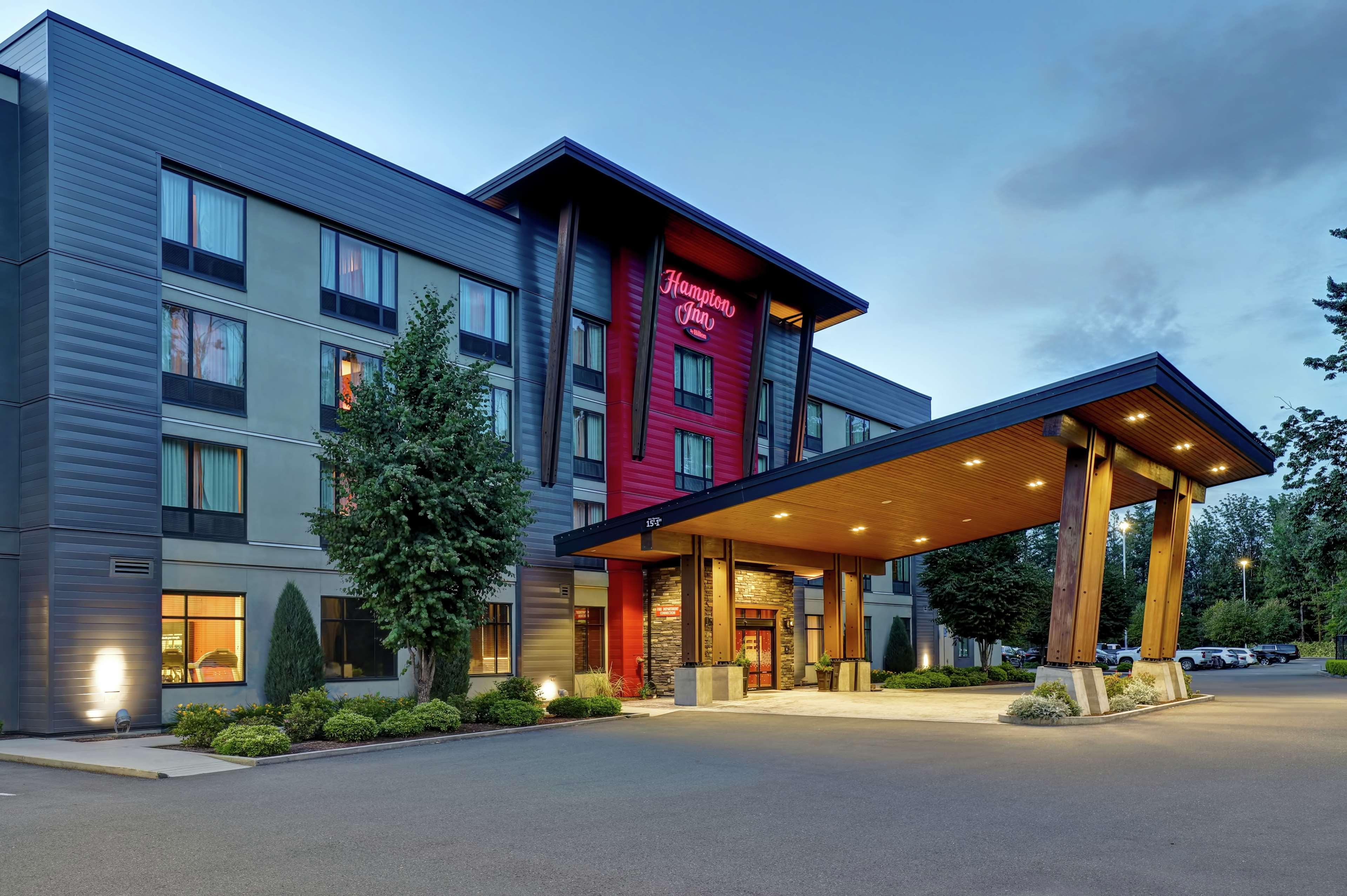 Hampton Inn By Hilton Чилиуак Екстериор снимка