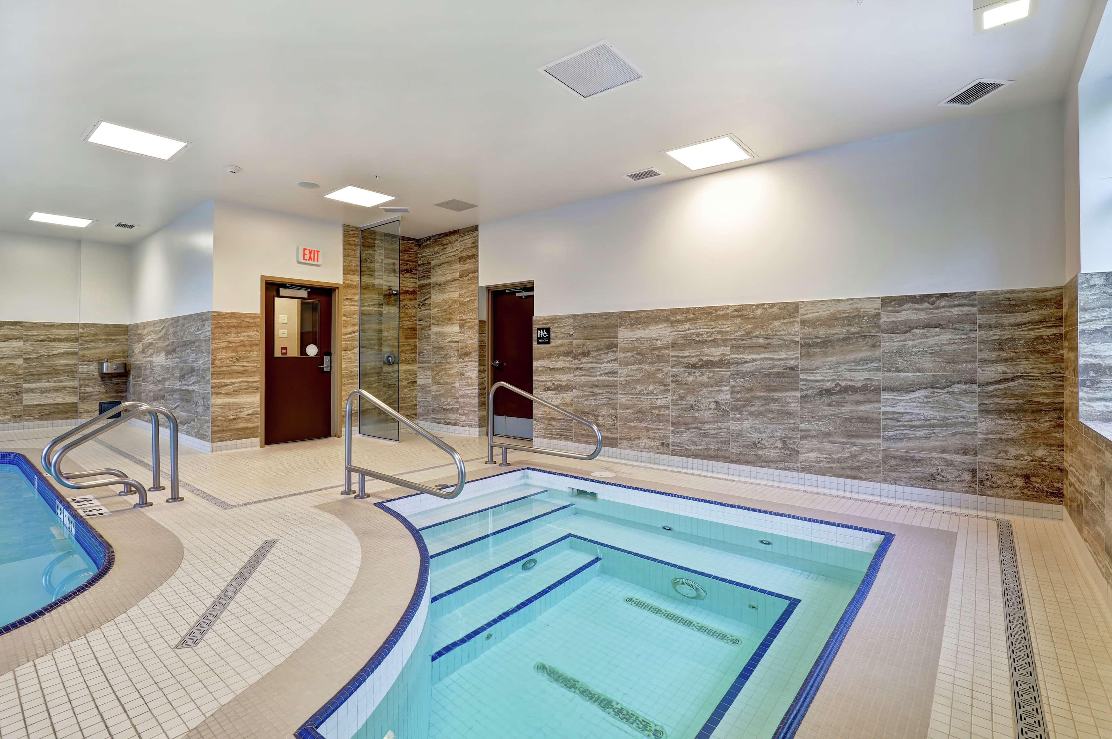 Hampton Inn By Hilton Чилиуак Екстериор снимка