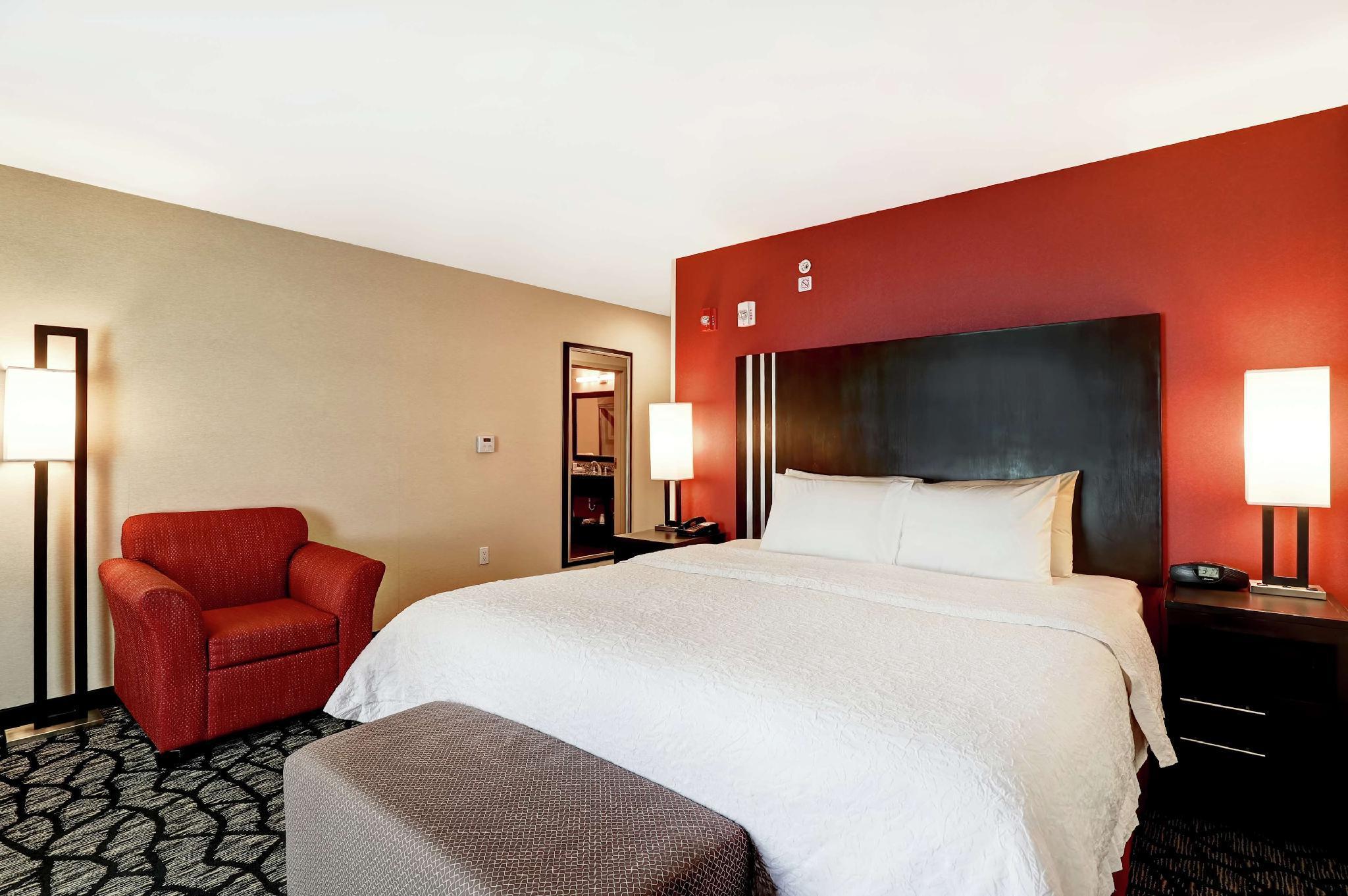 Hampton Inn By Hilton Чилиуак Екстериор снимка