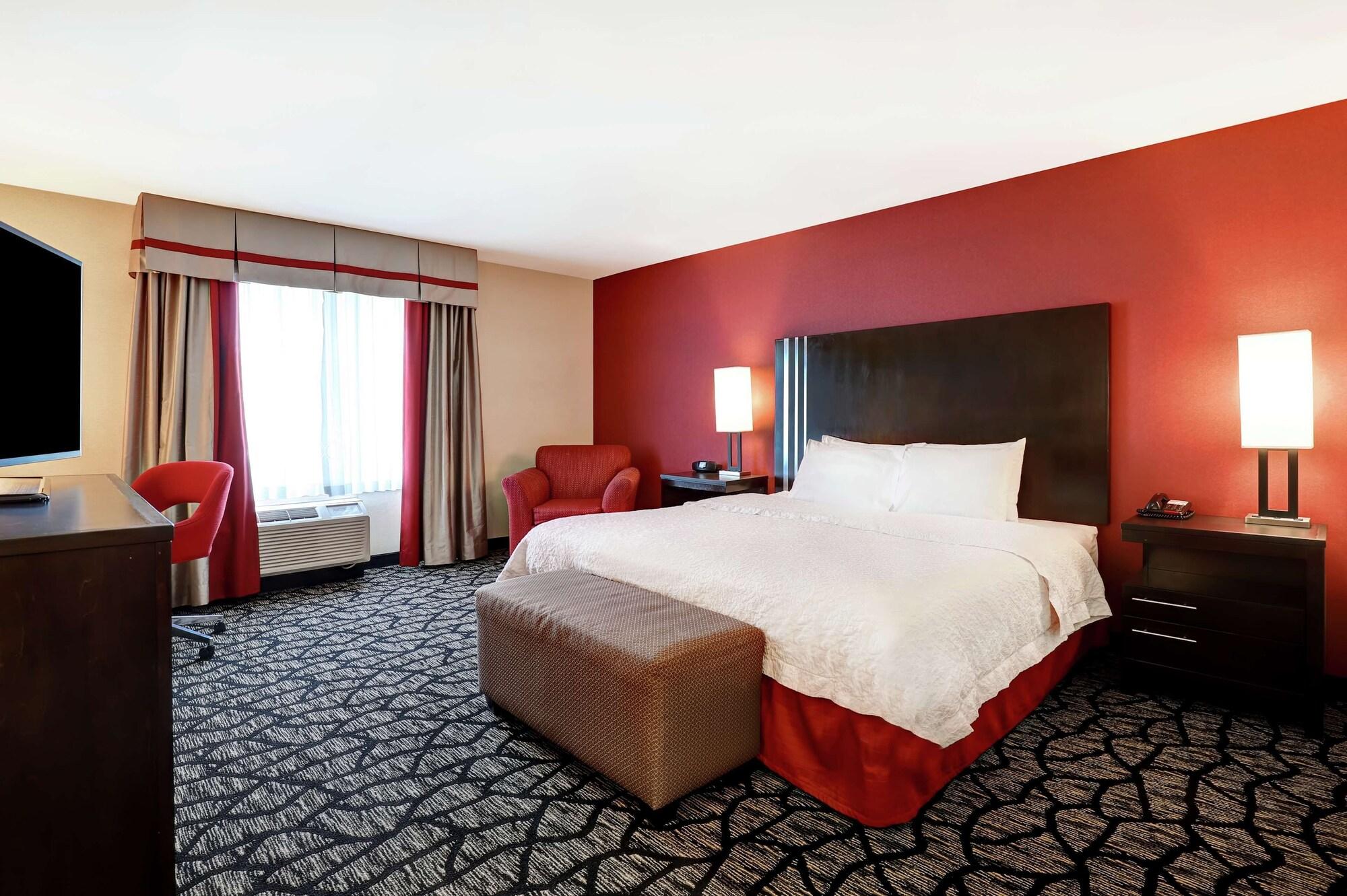 Hampton Inn By Hilton Чилиуак Екстериор снимка