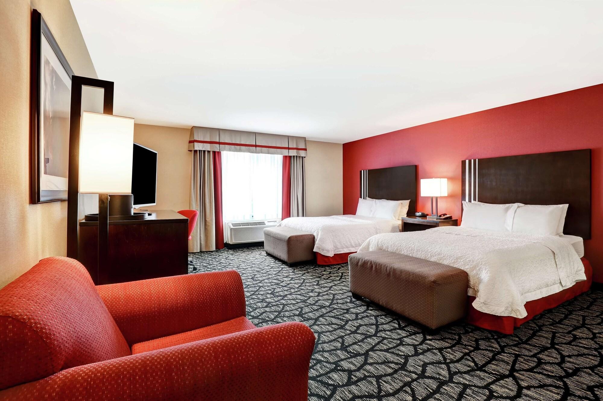 Hampton Inn By Hilton Чилиуак Екстериор снимка