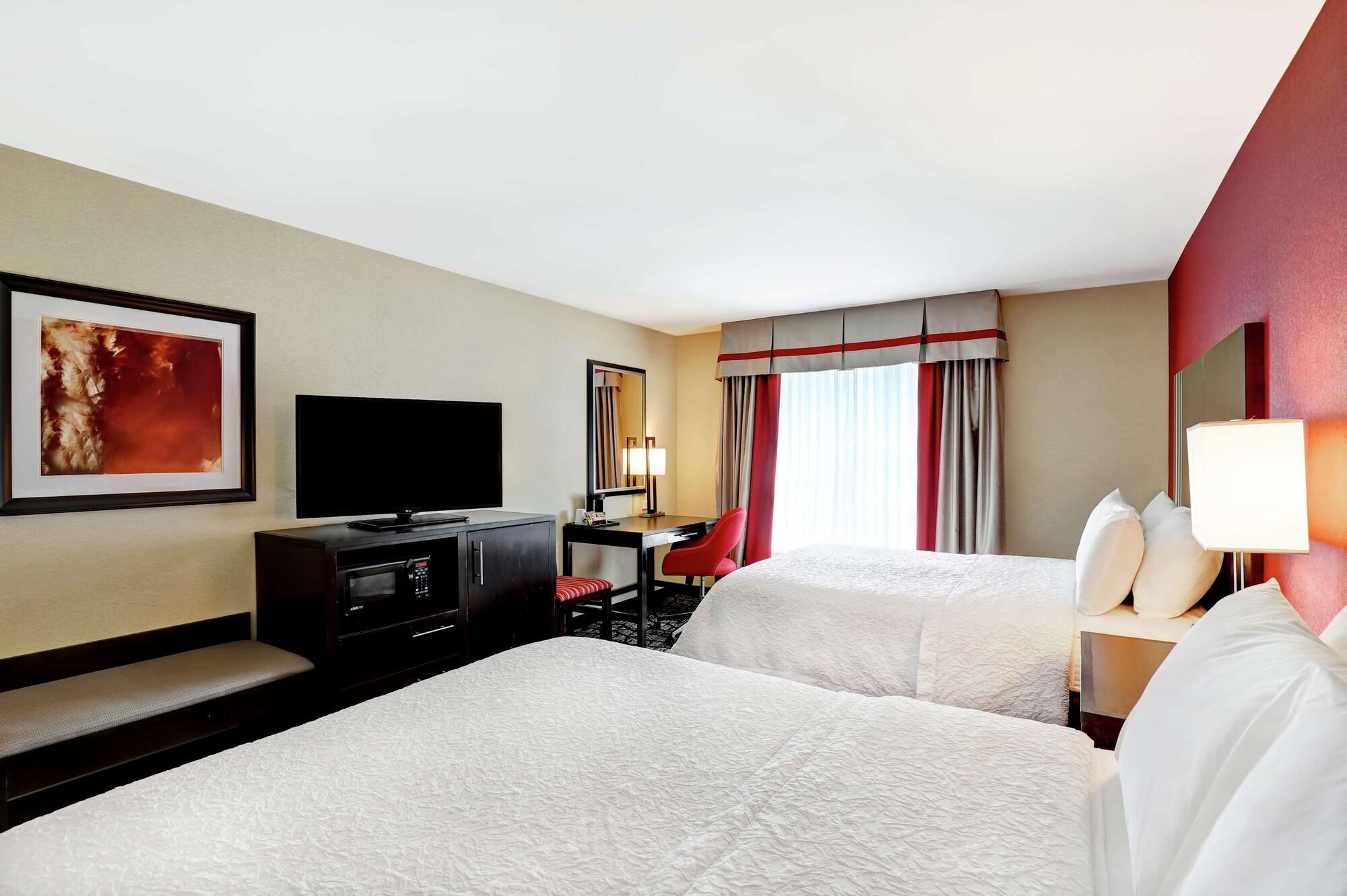 Hampton Inn By Hilton Чилиуак Екстериор снимка