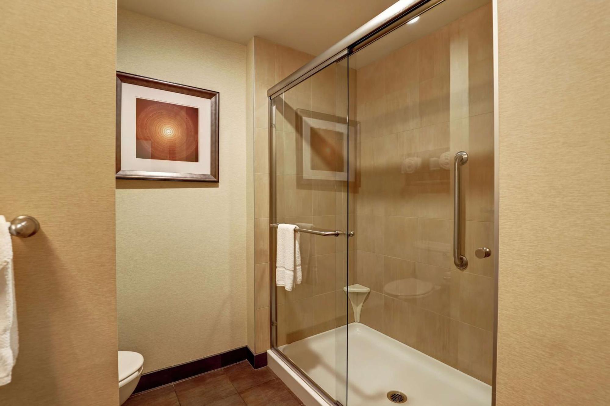 Hampton Inn By Hilton Чилиуак Екстериор снимка