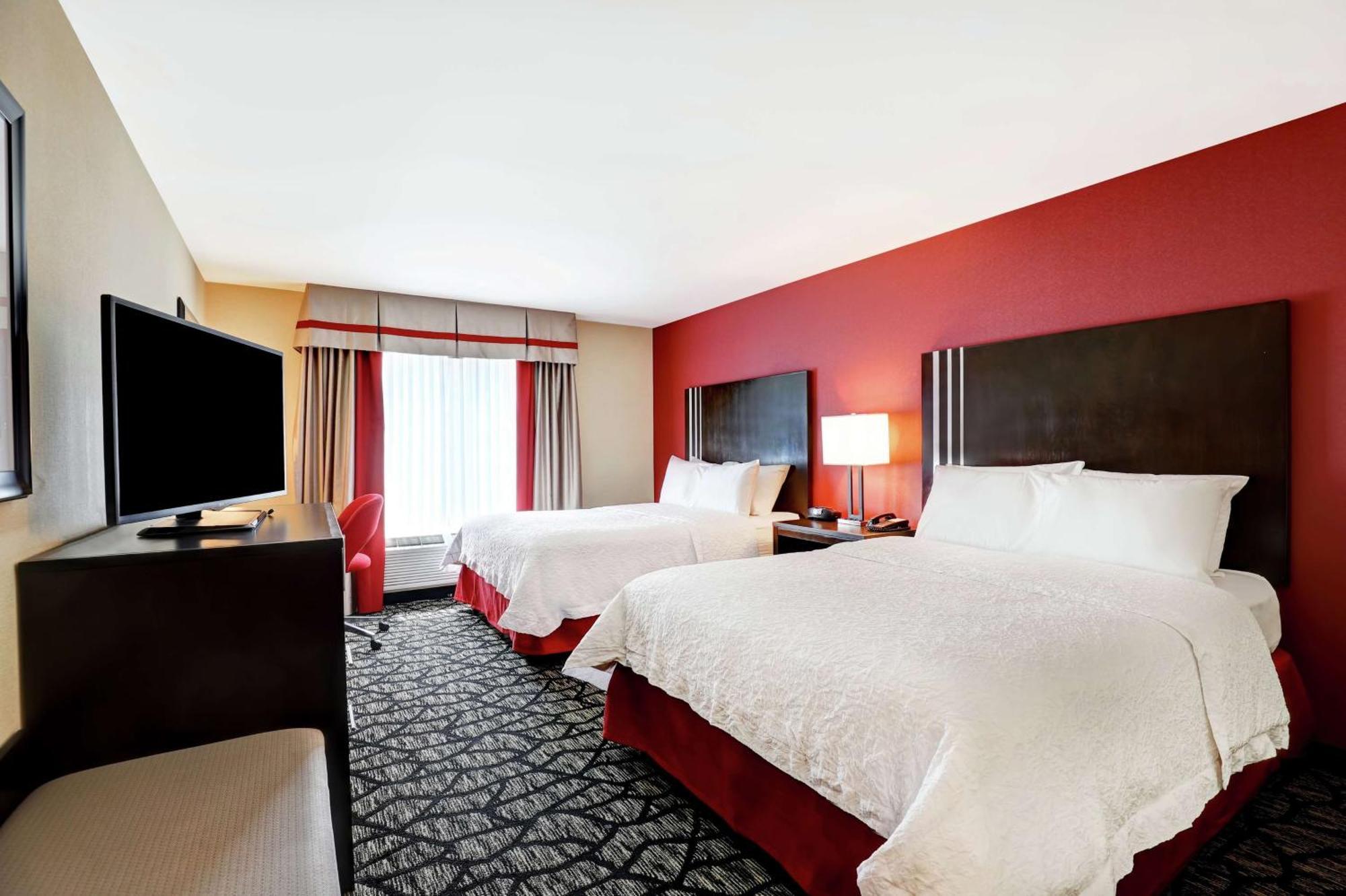 Hampton Inn By Hilton Чилиуак Екстериор снимка