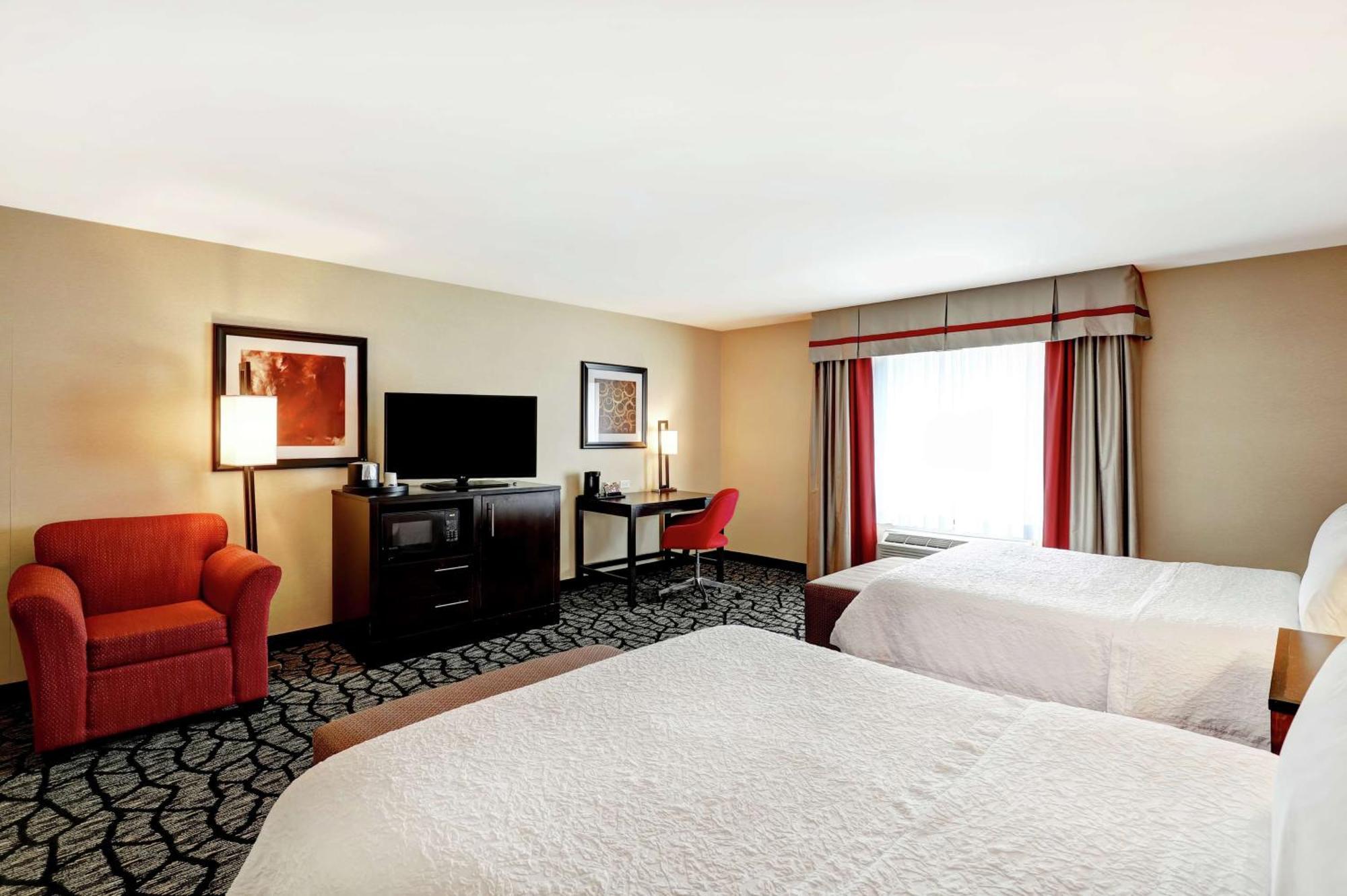 Hampton Inn By Hilton Чилиуак Екстериор снимка