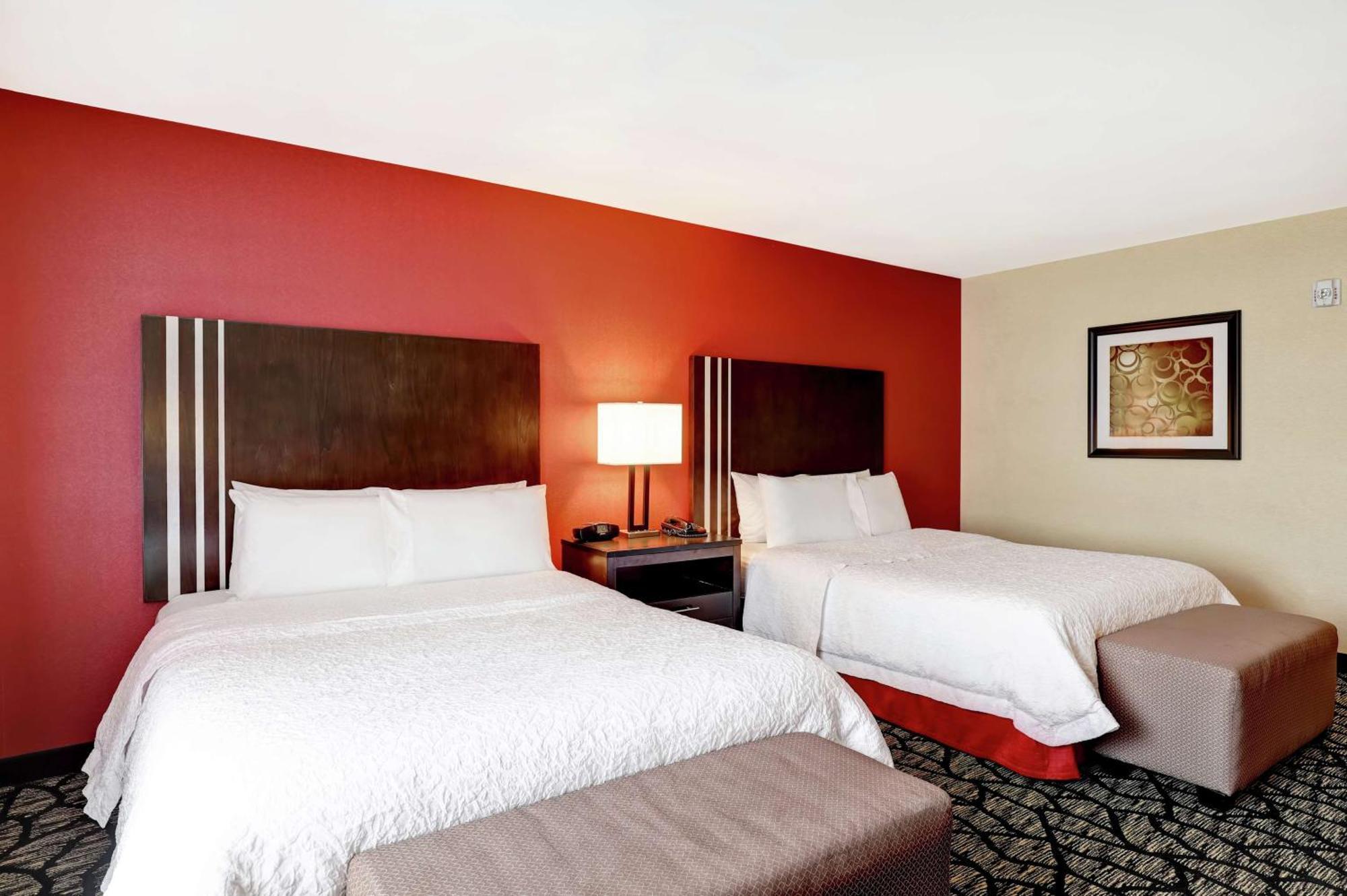 Hampton Inn By Hilton Чилиуак Екстериор снимка