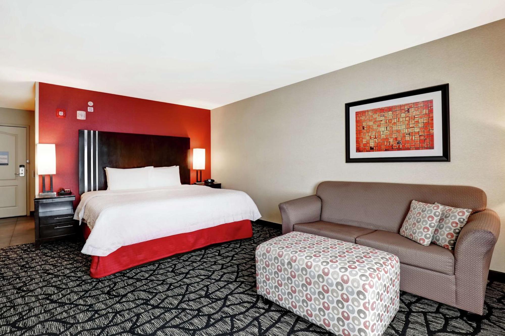 Hampton Inn By Hilton Чилиуак Екстериор снимка