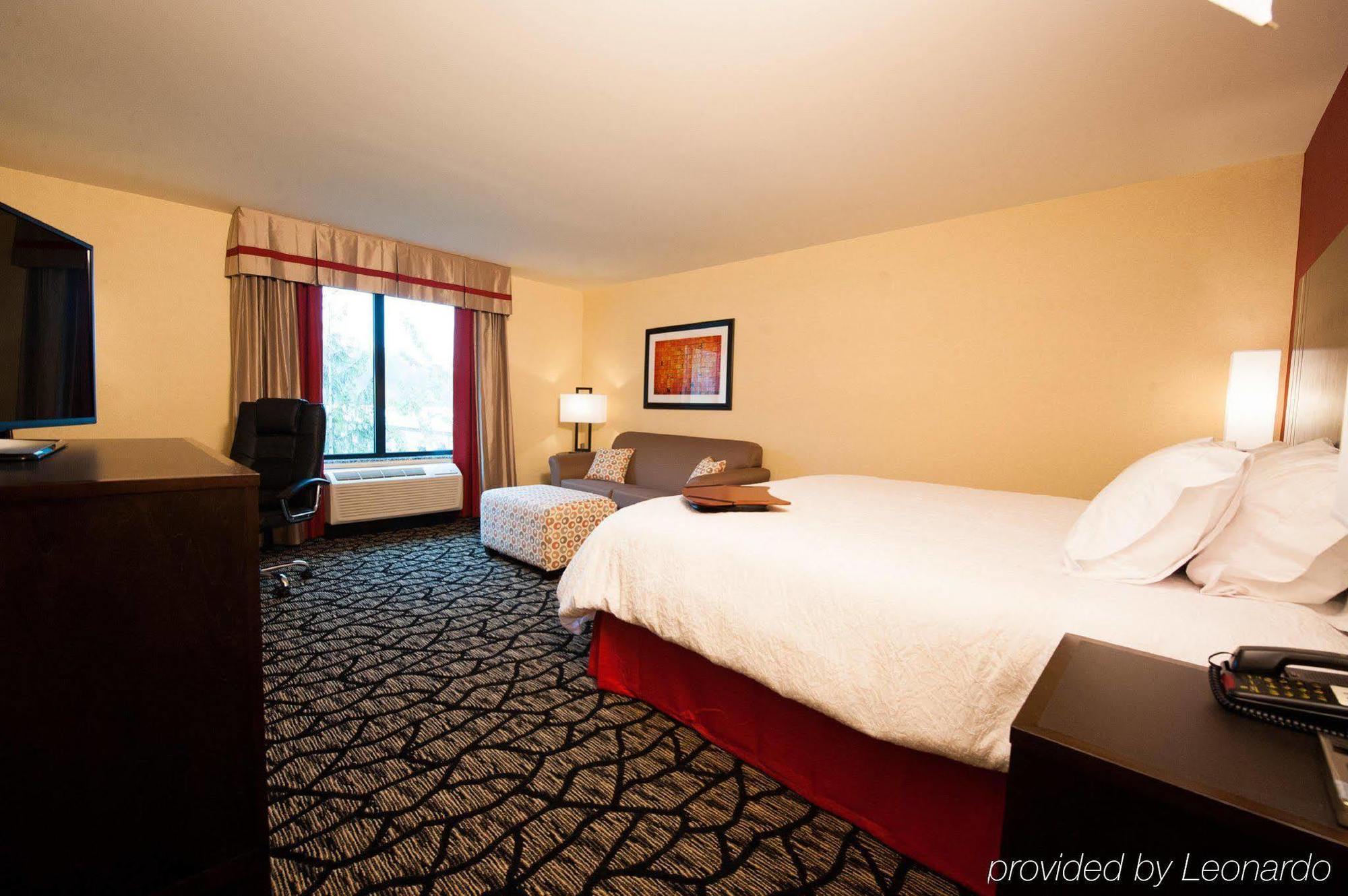Hampton Inn By Hilton Чилиуак Екстериор снимка