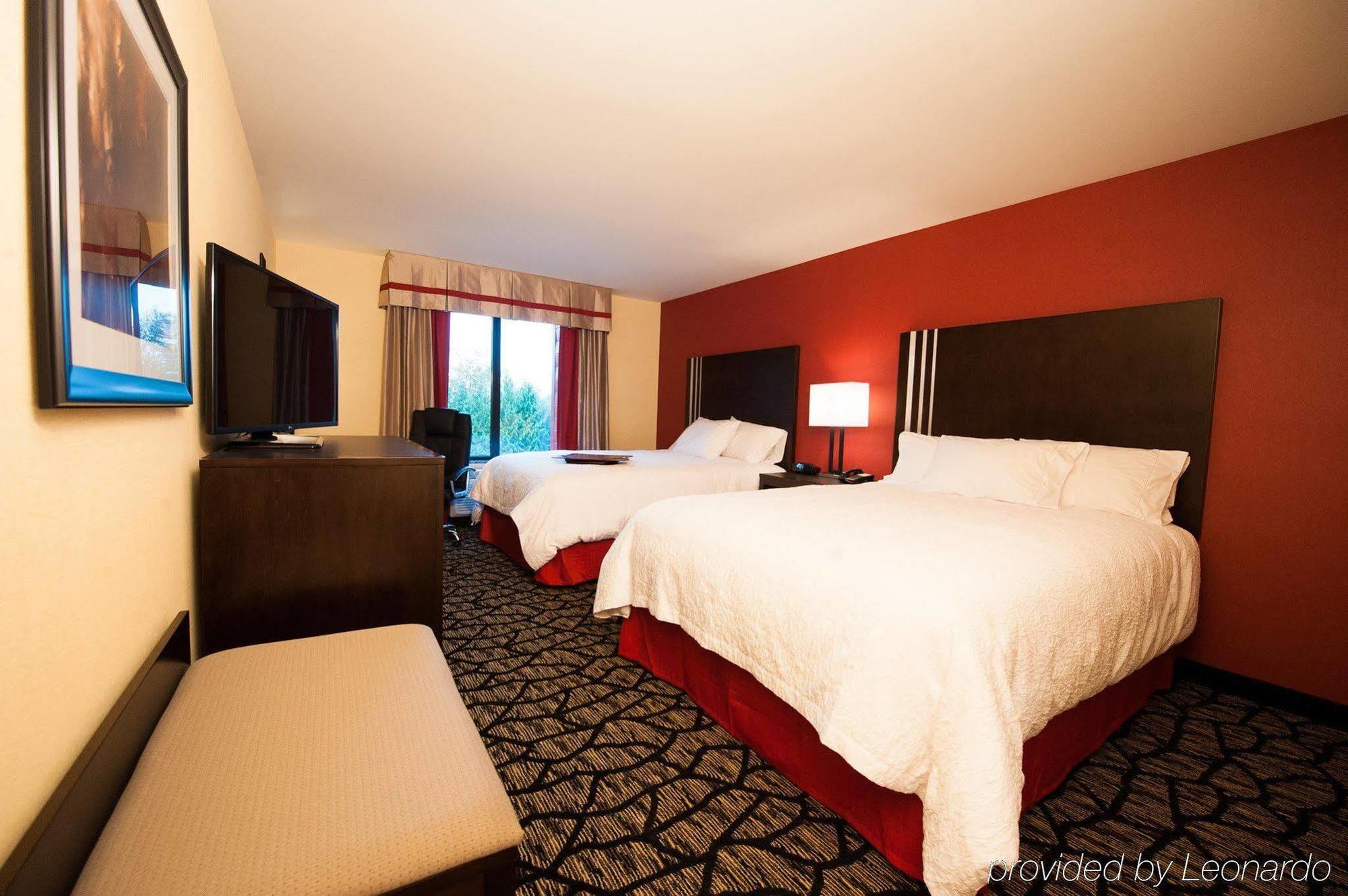 Hampton Inn By Hilton Чилиуак Екстериор снимка